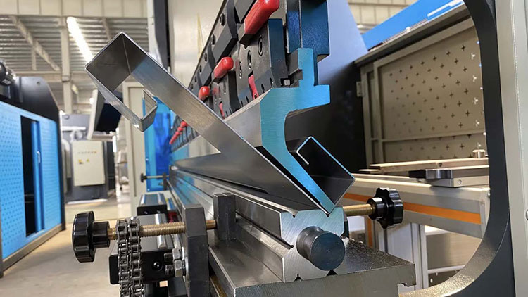 如何通過獨立站助力數(shù)控折彎機(jī)企業(yè)快速獲取外貿(mào)訂單：廣州千韌科技的成功經(jīng)驗解析