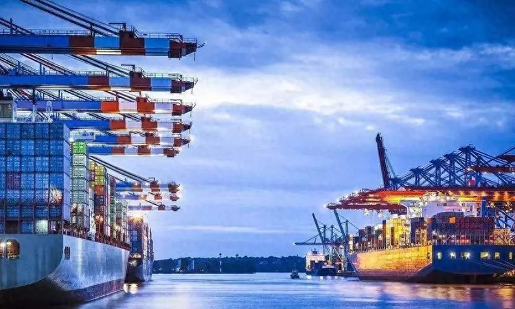 塔吊制造商如何選擇合適的外貿(mào)獲客渠道：網(wǎng)站開(kāi)發(fā)與社交媒體的結(jié)合