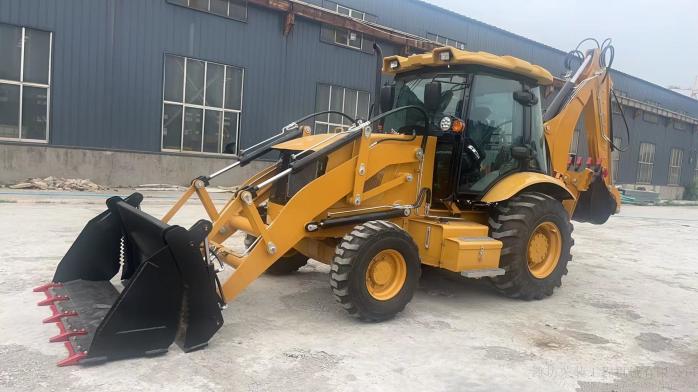 推土機外貿是否好做？獨立站與第三方平臺的對比分析